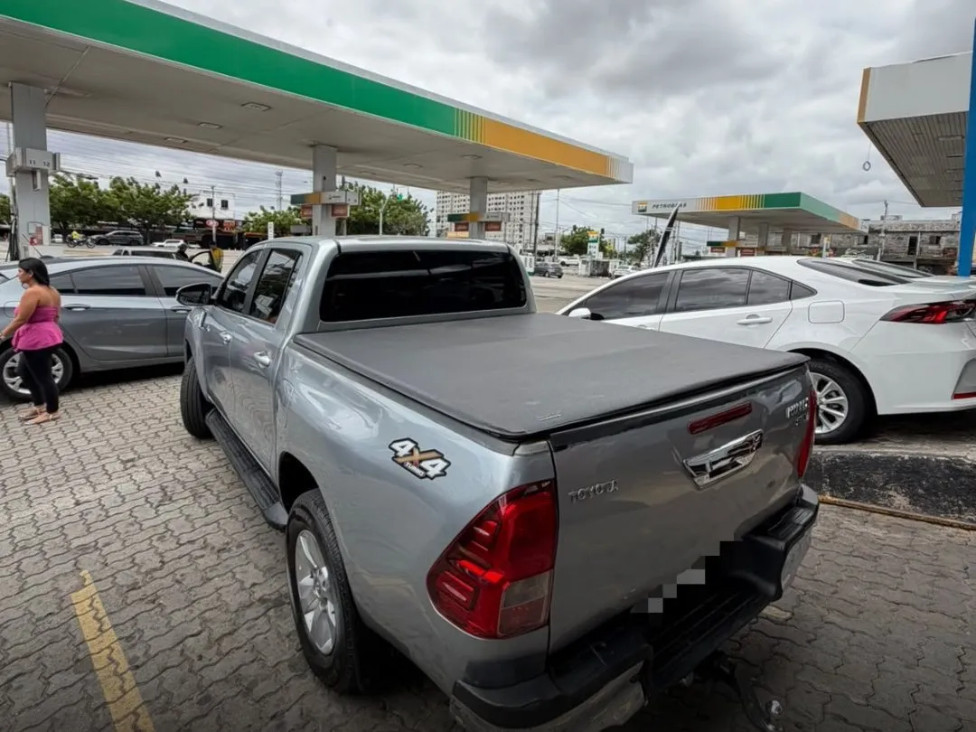 Toyota Hilux 2016, foto 2 de 5